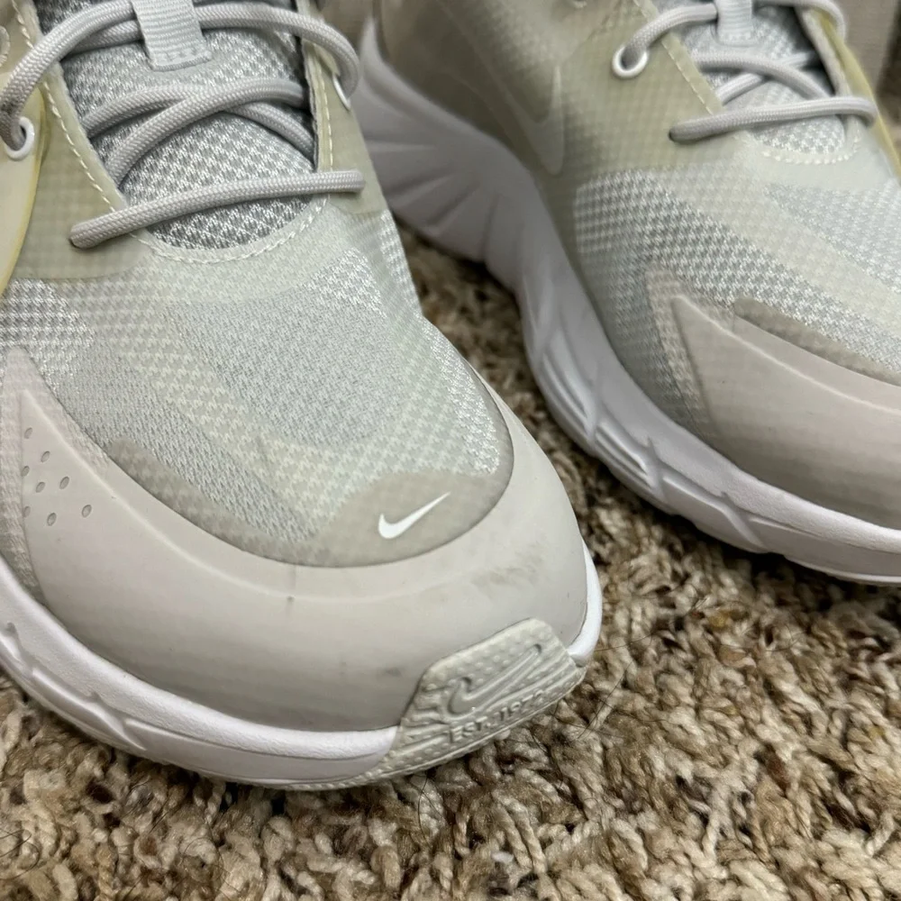 Nike ALPHINA 5000 Low Top Sneakers